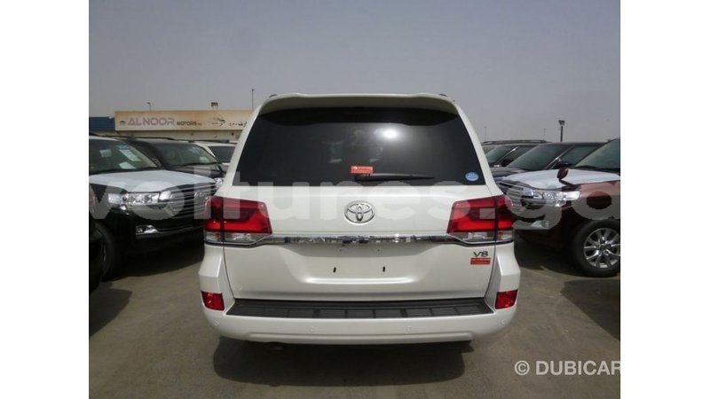 Big with watermark toyota land cruiser estuary import dubai 5661