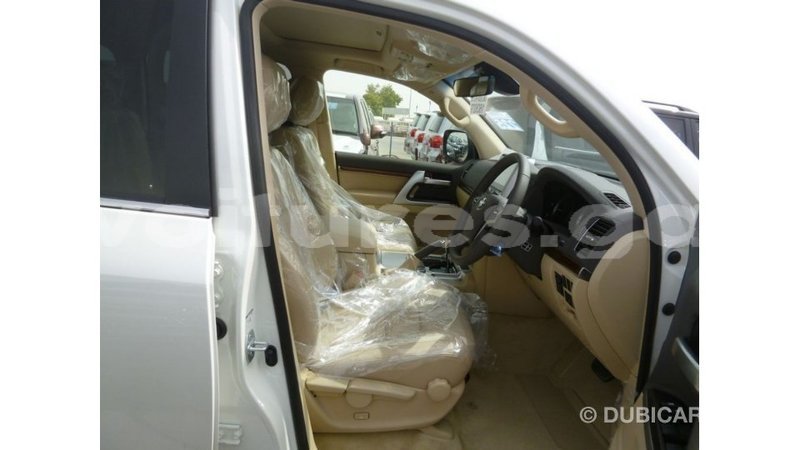 Big with watermark toyota land cruiser estuaire import dubai 5661