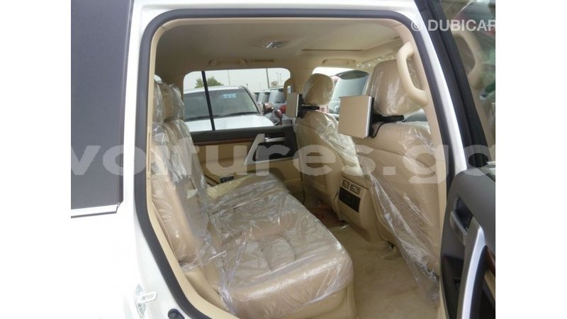 Big with watermark toyota land cruiser estuary import dubai 5661