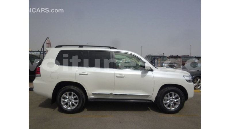 Big with watermark toyota land cruiser estuary import dubai 5661