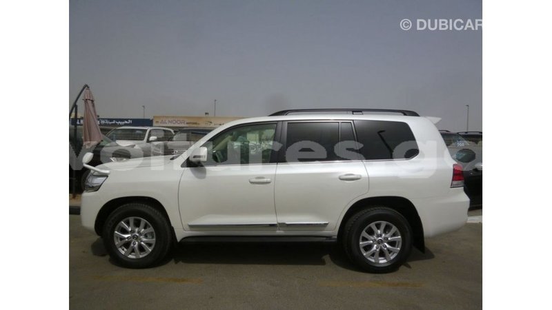 Big with watermark toyota land cruiser estuaire import dubai 5661