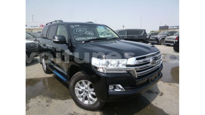 Big with watermark toyota land cruiser estuary import dubai 5662