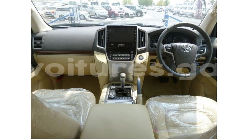 Big with watermark toyota land cruiser estuaire import dubai 5662