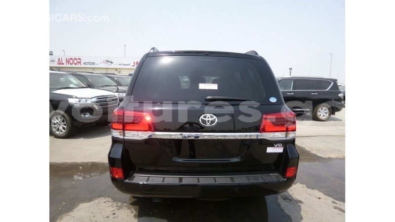 Big with watermark toyota land cruiser estuary import dubai 5662