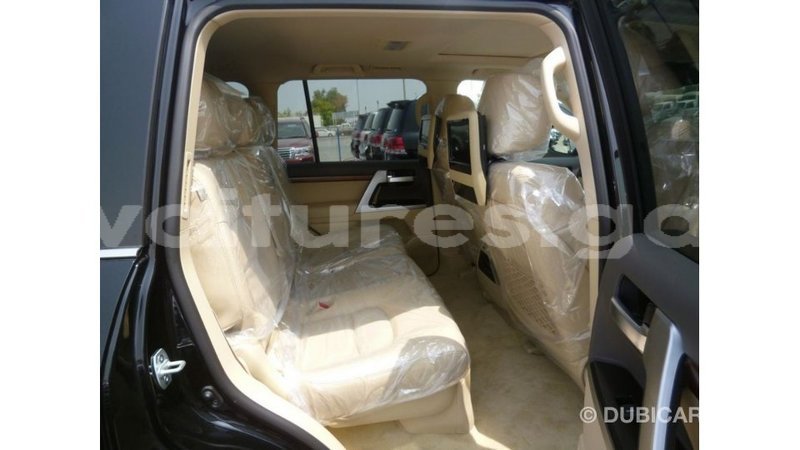 Big with watermark toyota land cruiser estuary import dubai 5662