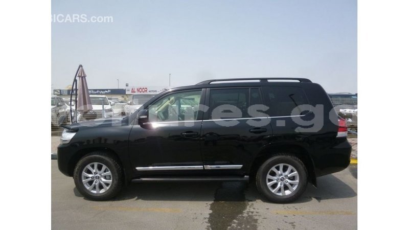 Big with watermark toyota land cruiser estuaire import dubai 5662