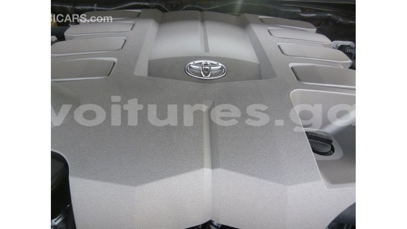 Big with watermark toyota land cruiser estuary import dubai 5662