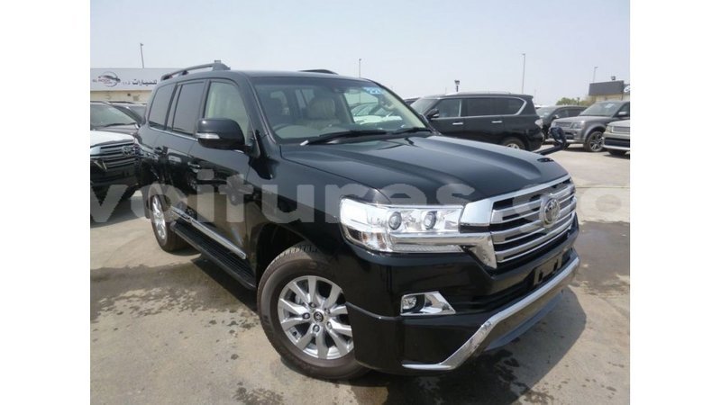 Big with watermark toyota land cruiser estuary import dubai 5663