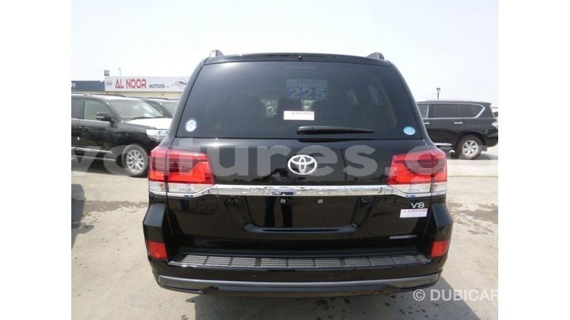 Big with watermark toyota land cruiser estuary import dubai 5663