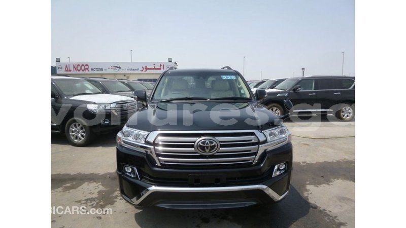 Big with watermark toyota land cruiser estuary import dubai 5663