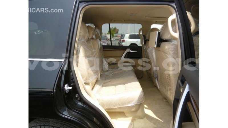 Big with watermark toyota land cruiser estuaire import dubai 5663