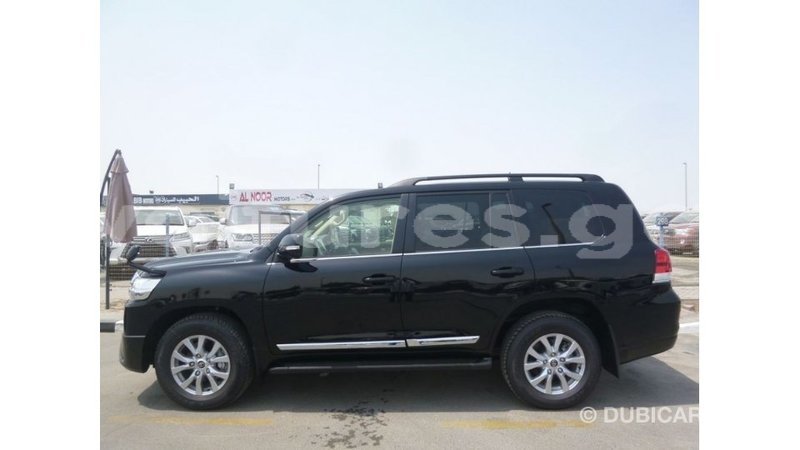 Big with watermark toyota land cruiser estuary import dubai 5663