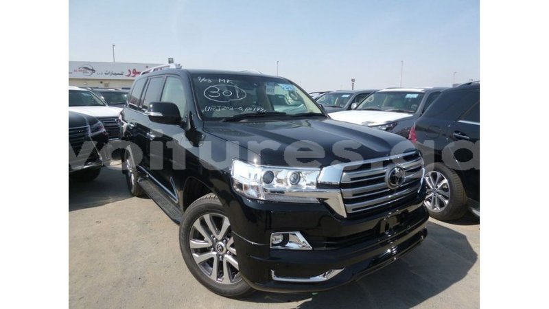 Big with watermark toyota land cruiser estuary import dubai 5664