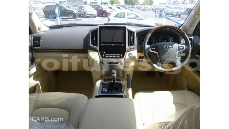 Big with watermark toyota land cruiser estuary import dubai 5664