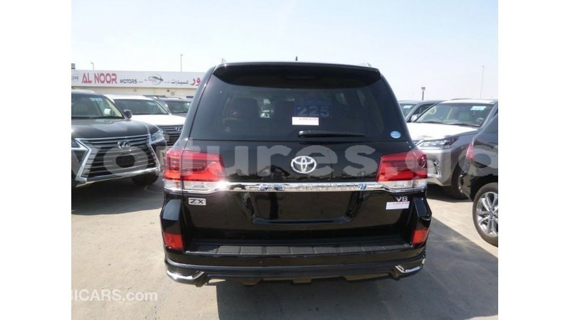 Big with watermark toyota land cruiser estuaire import dubai 5664