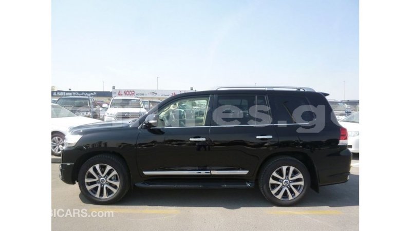 Big with watermark toyota land cruiser estuary import dubai 5664