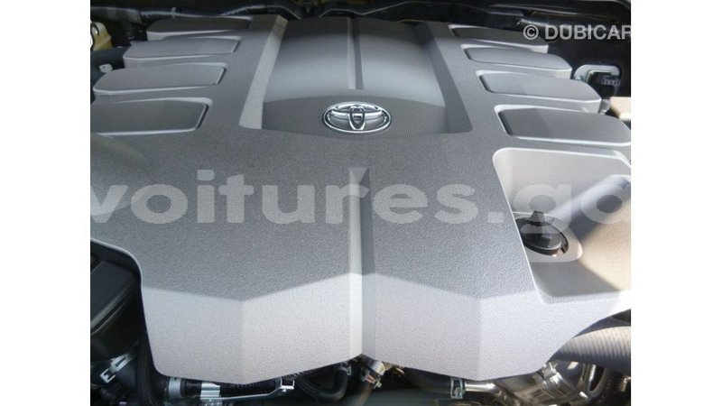 Big with watermark toyota land cruiser estuaire import dubai 5664