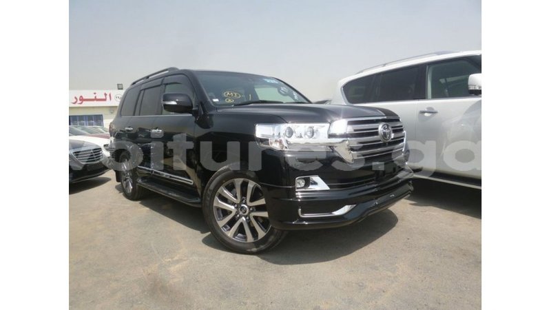 Big with watermark toyota land cruiser estuary import dubai 5665