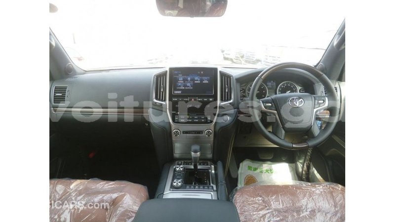 Big with watermark toyota land cruiser estuary import dubai 5665