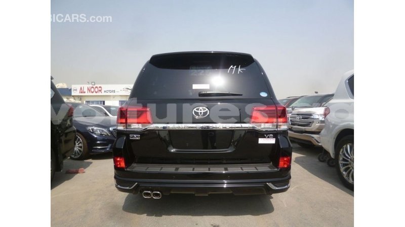 Big with watermark toyota land cruiser estuaire import dubai 5665