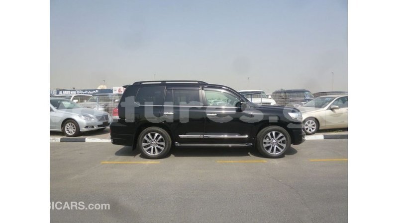 Big with watermark toyota land cruiser estuary import dubai 5665