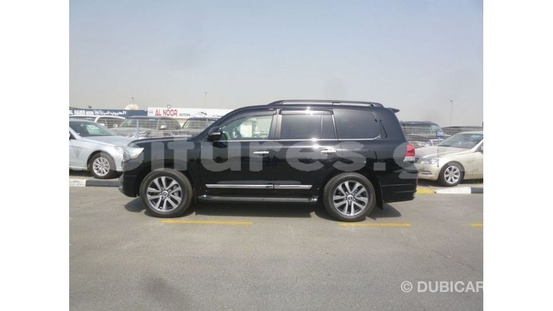 Big with watermark toyota land cruiser estuary import dubai 5665