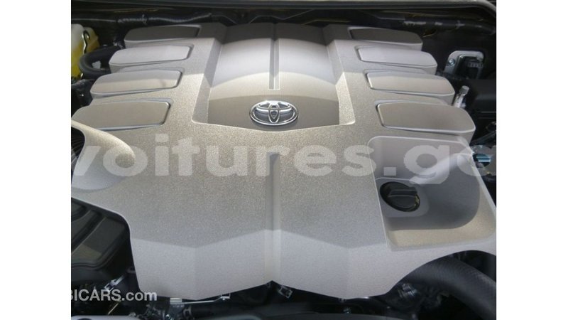 Big with watermark toyota land cruiser estuaire import dubai 5665