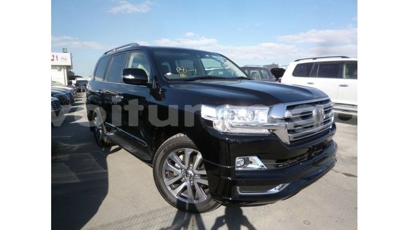 Big with watermark toyota land cruiser estuary import dubai 5666