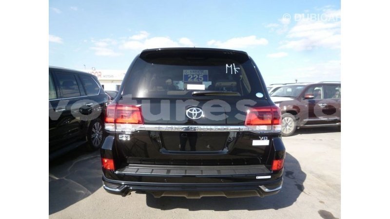 Big with watermark toyota land cruiser estuaire import dubai 5666