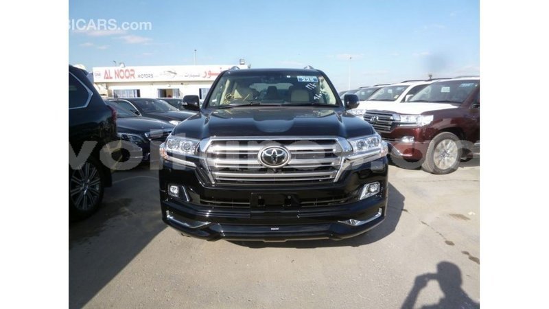 Big with watermark toyota land cruiser estuary import dubai 5666