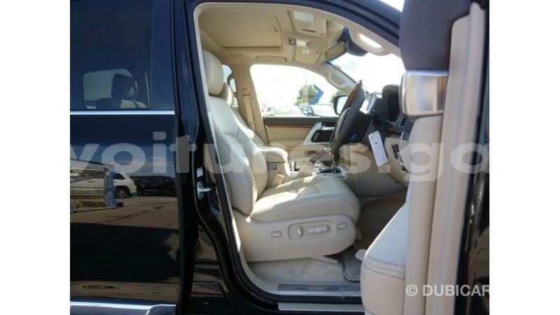 Big with watermark toyota land cruiser estuary import dubai 5666