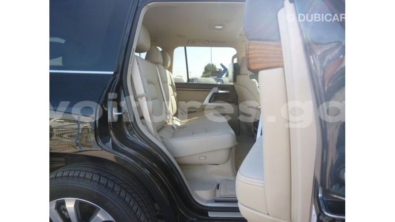 Big with watermark toyota land cruiser estuaire import dubai 5666