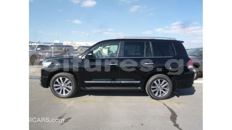 Big with watermark toyota land cruiser estuary import dubai 5666