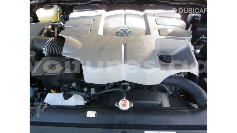 Big with watermark toyota land cruiser estuary import dubai 5666