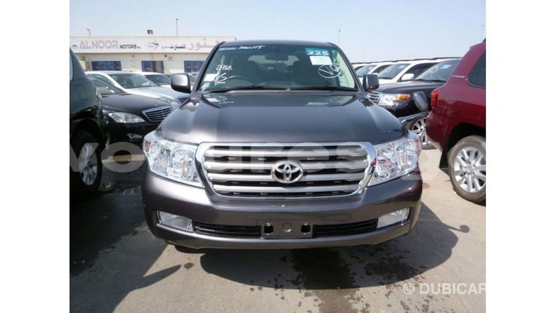 Big with watermark toyota land cruiser estuary import dubai 5667