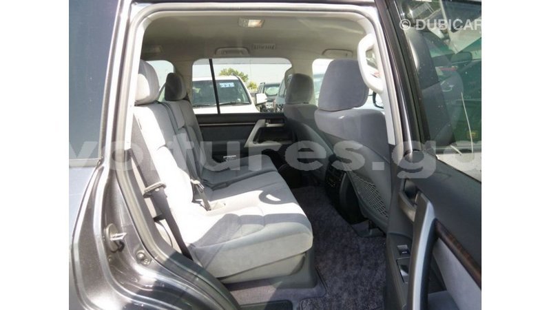 Big with watermark toyota land cruiser estuary import dubai 5667