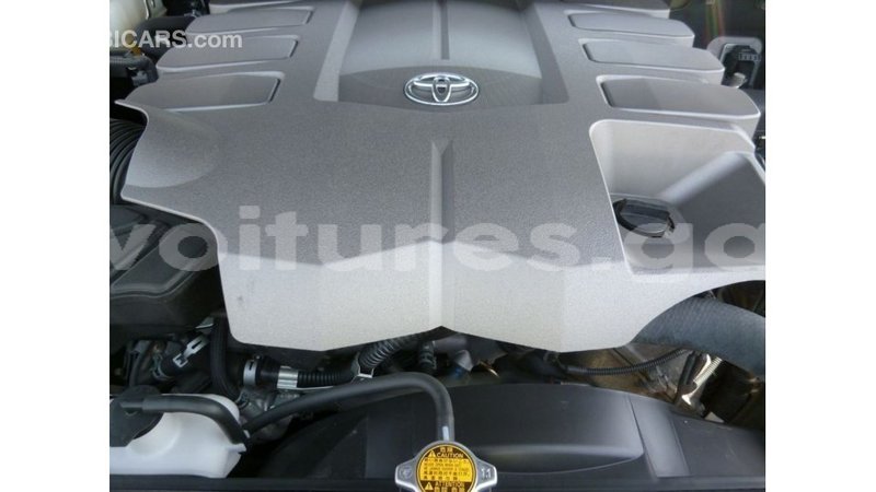 Big with watermark toyota land cruiser estuaire import dubai 5667