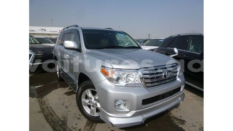 Big with watermark toyota land cruiser estuaire import dubai 5668