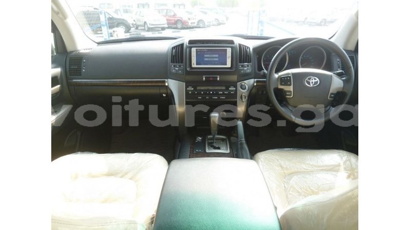 Big with watermark toyota land cruiser estuaire import dubai 5668