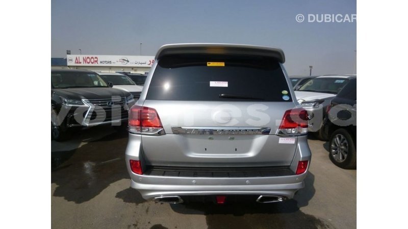 Big with watermark toyota land cruiser estuaire import dubai 5668