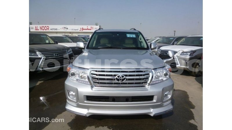 Big with watermark toyota land cruiser estuaire import dubai 5668