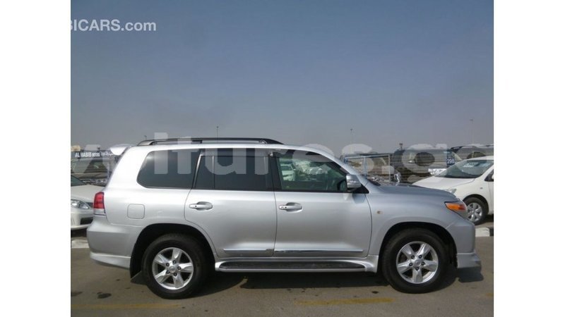 Big with watermark toyota land cruiser estuaire import dubai 5668