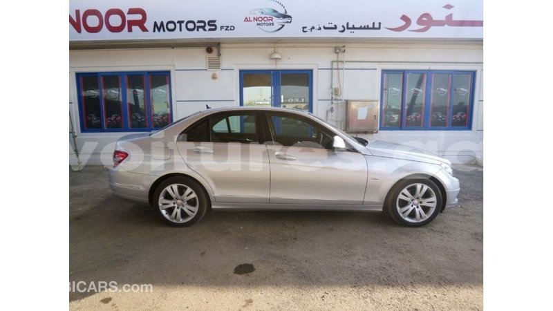 Big with watermark mercedes benz 200 estuaire import dubai 5669