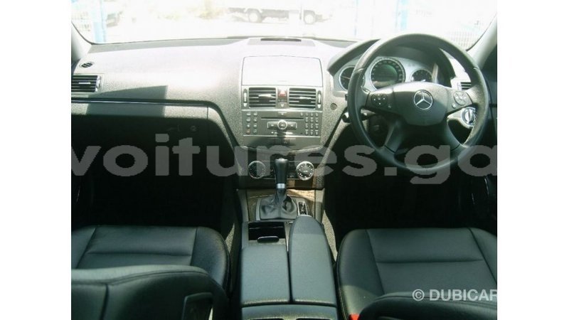 Big with watermark mercedes benz 190 estuaire import dubai 5671