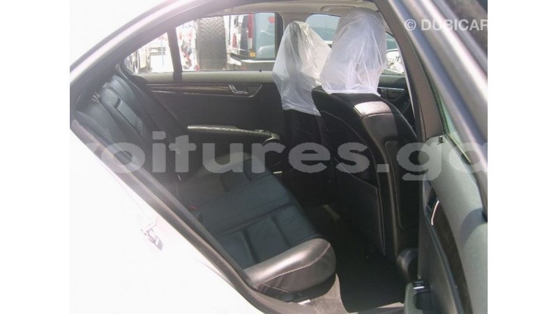 Big with watermark mercedes benz 190 estuaire import dubai 5671