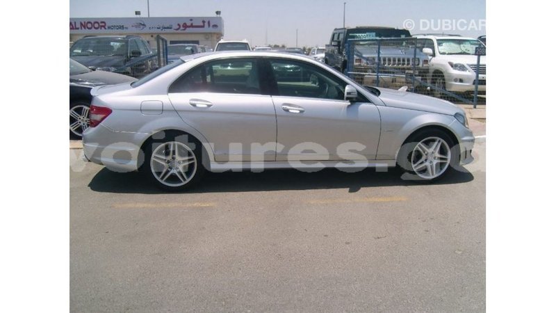 Big with watermark mercedes benz 190 estuaire import dubai 5671