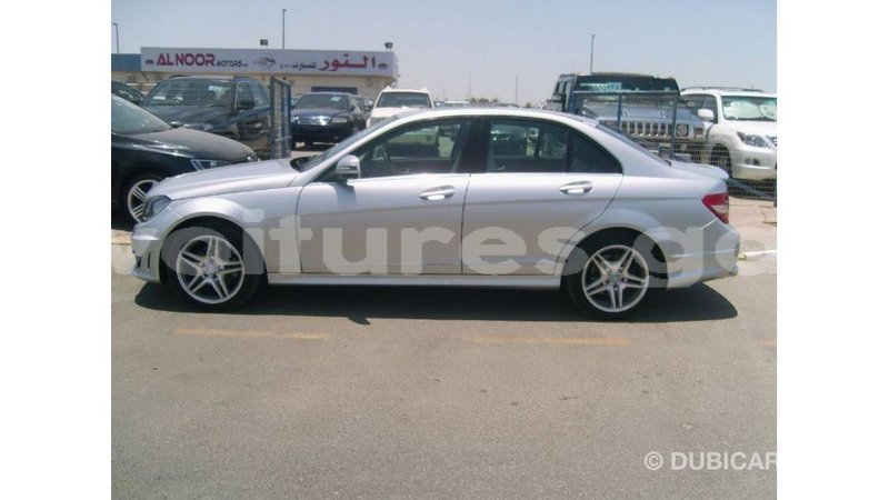 Big with watermark mercedes benz 190 estuaire import dubai 5671