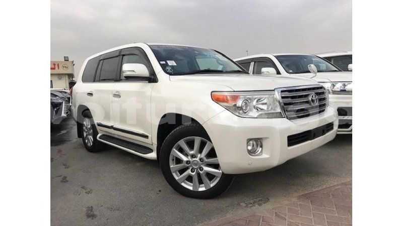 Big with watermark toyota land cruiser estuaire import dubai 5674