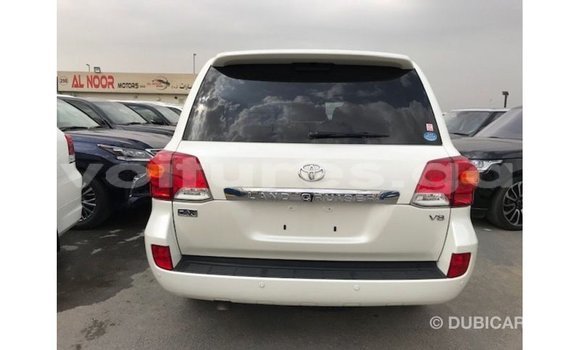 Sayi Imported Toyota Land Cruiser White Mota in Import - Dubai a estuary Sayi Imported Toyota Land Cruiser White Mota in Import - Dubai a estuary