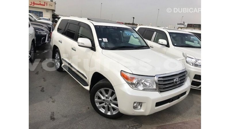 Big with watermark toyota land cruiser estuaire import dubai 5674